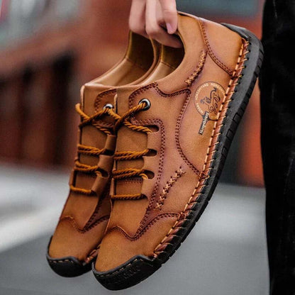 Zapatos de cuero de microfibra de cordones suaves de coser para hombres.