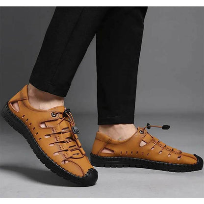 Las sandalias para hombres usan zapatos de agujero de cuero de suela suave Sandalias huecas casuales
