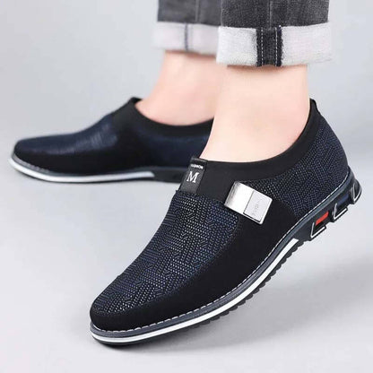 Sobre de gamuza para hombres Hebilla de metal Slip on Soft Sole Business Casual Shoes